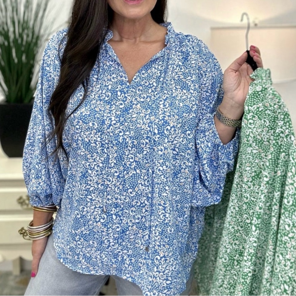 Entro Blue Floral Women's Top in size medium